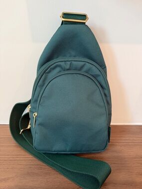 Canvelle City Sling bag in Hunter Green
